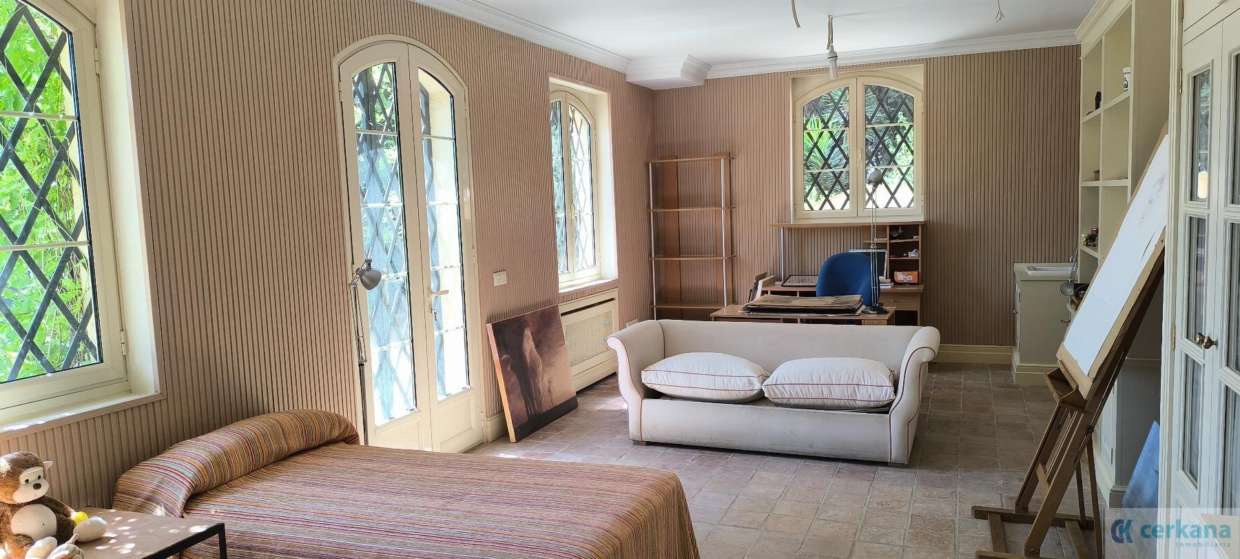 For sale of chalet in Tomares