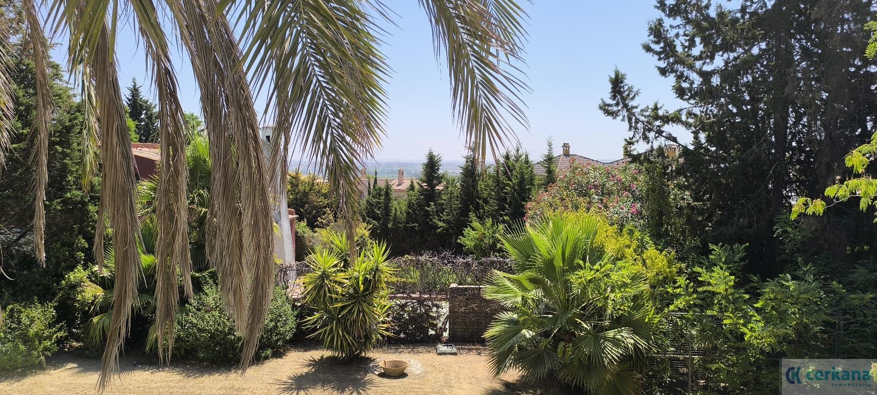 For sale of chalet in Tomares