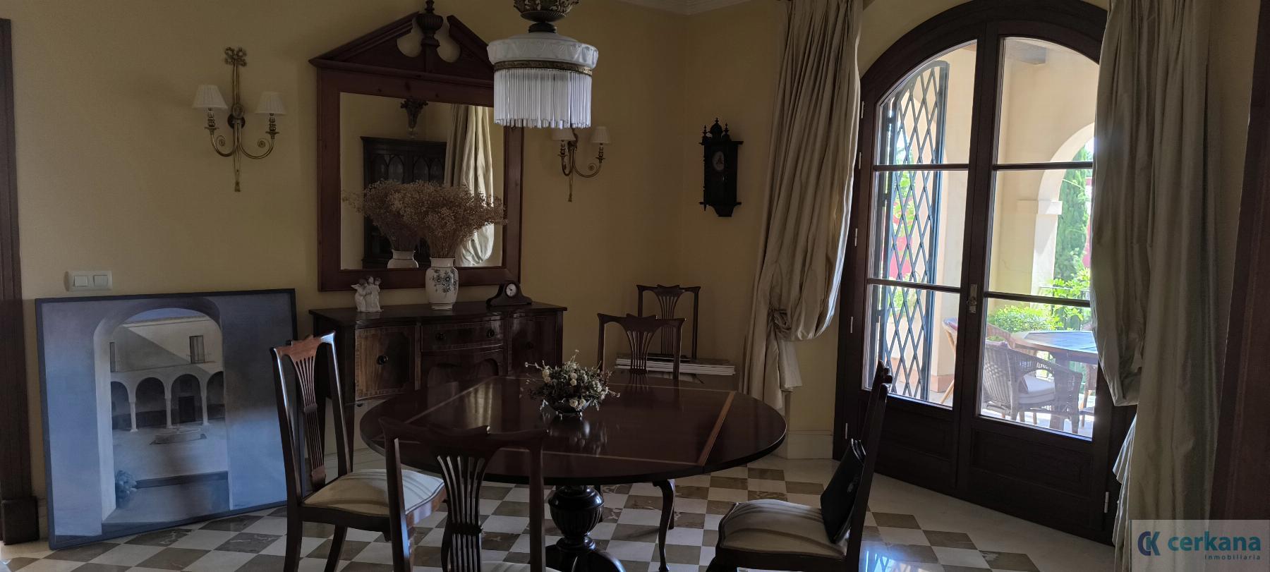 For sale of chalet in Tomares