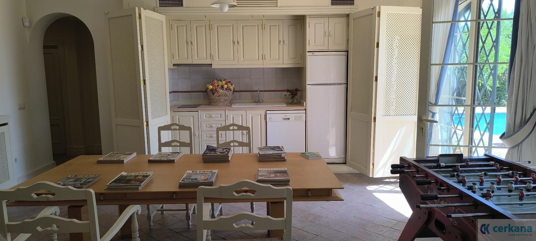 For sale of chalet in Tomares