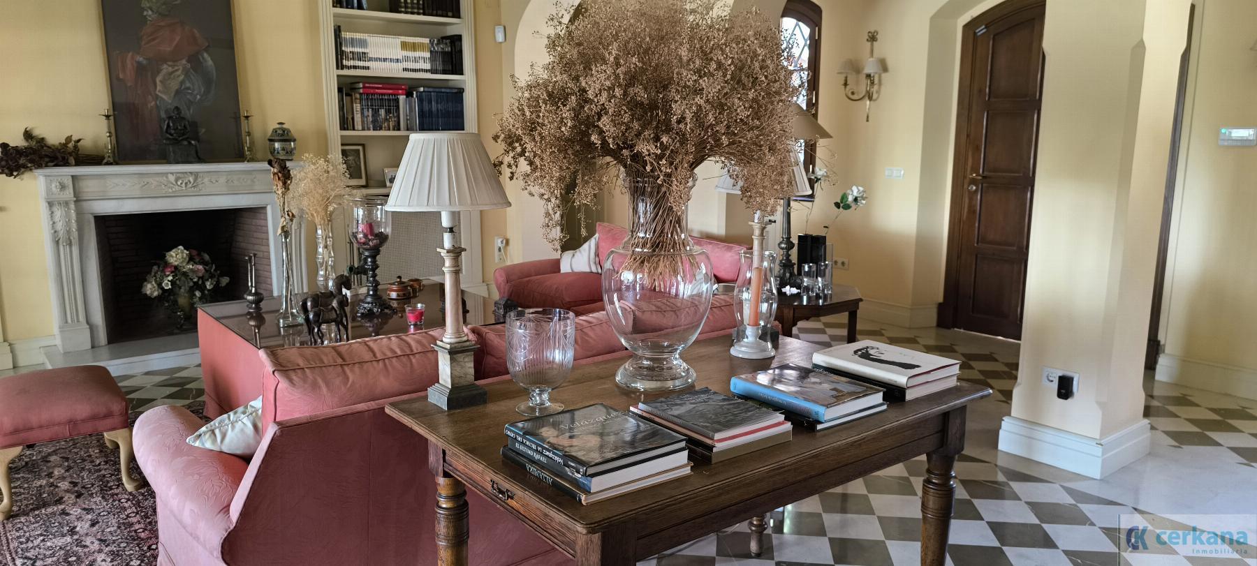 For sale of chalet in Tomares