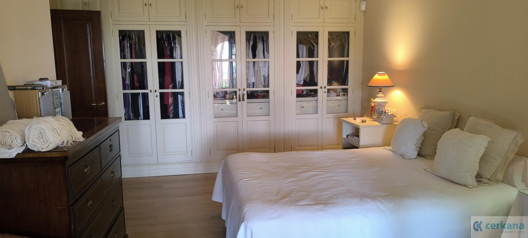 For sale of chalet in Tomares