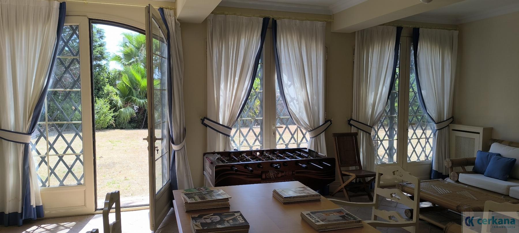 For sale of chalet in Tomares