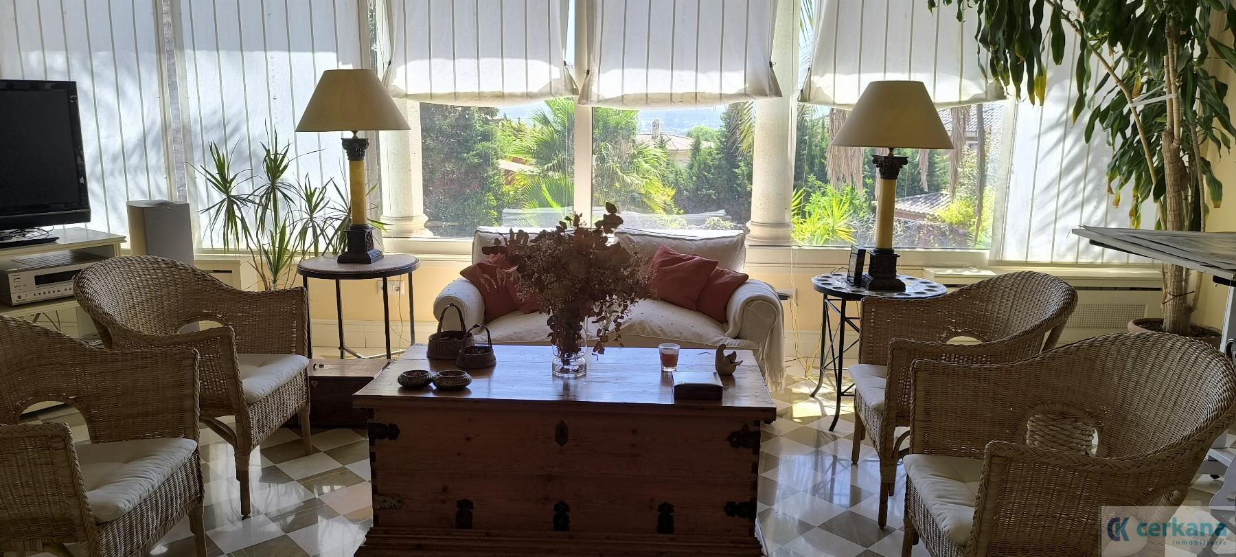 For sale of chalet in Tomares