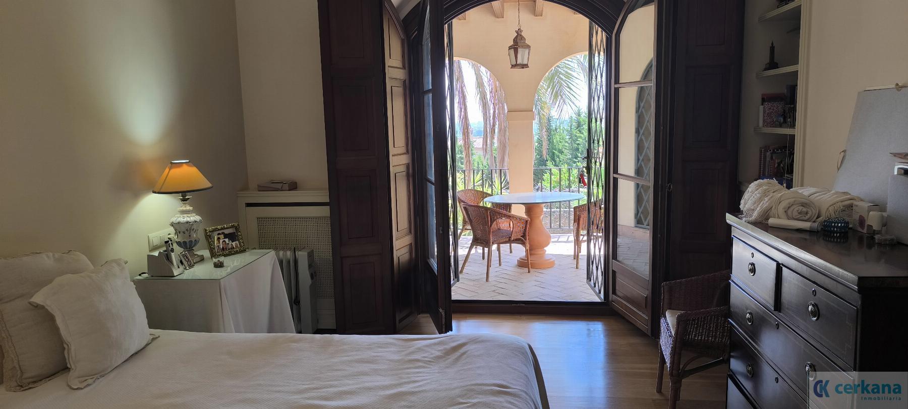 For sale of chalet in Tomares