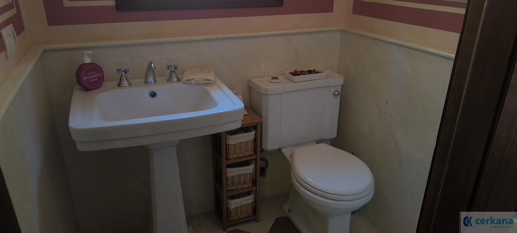 For sale of chalet in Tomares