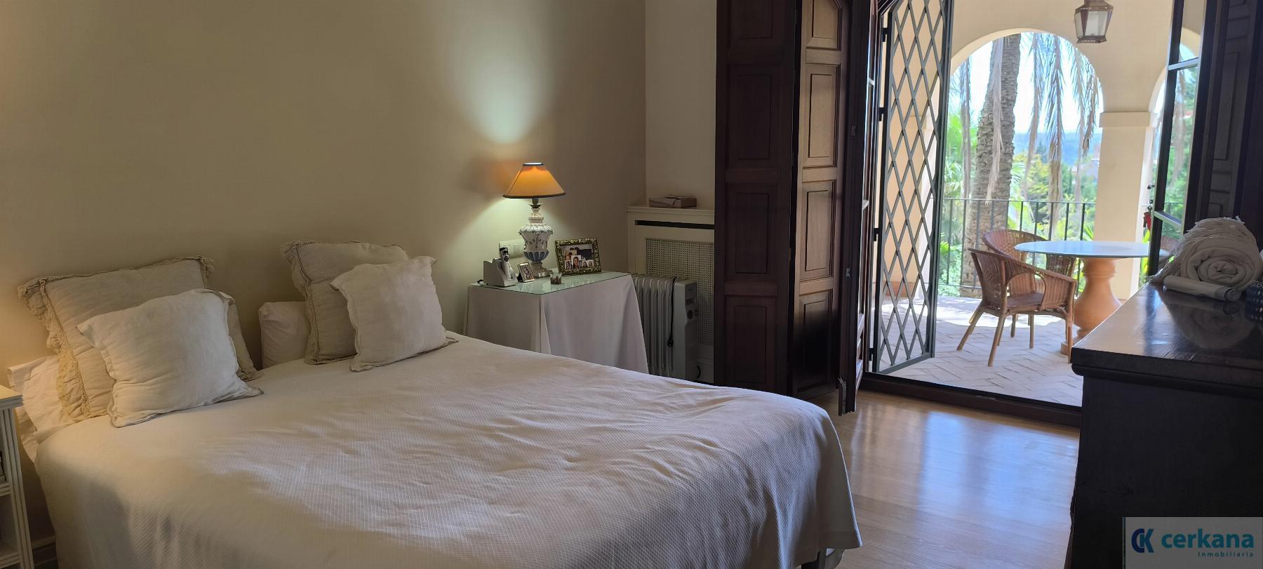 For sale of chalet in Tomares