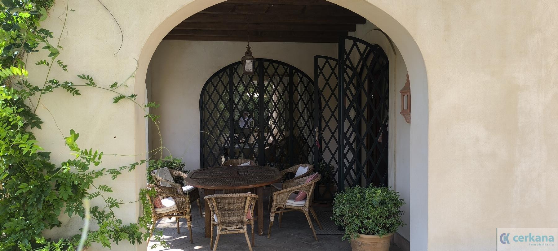 For sale of chalet in Tomares