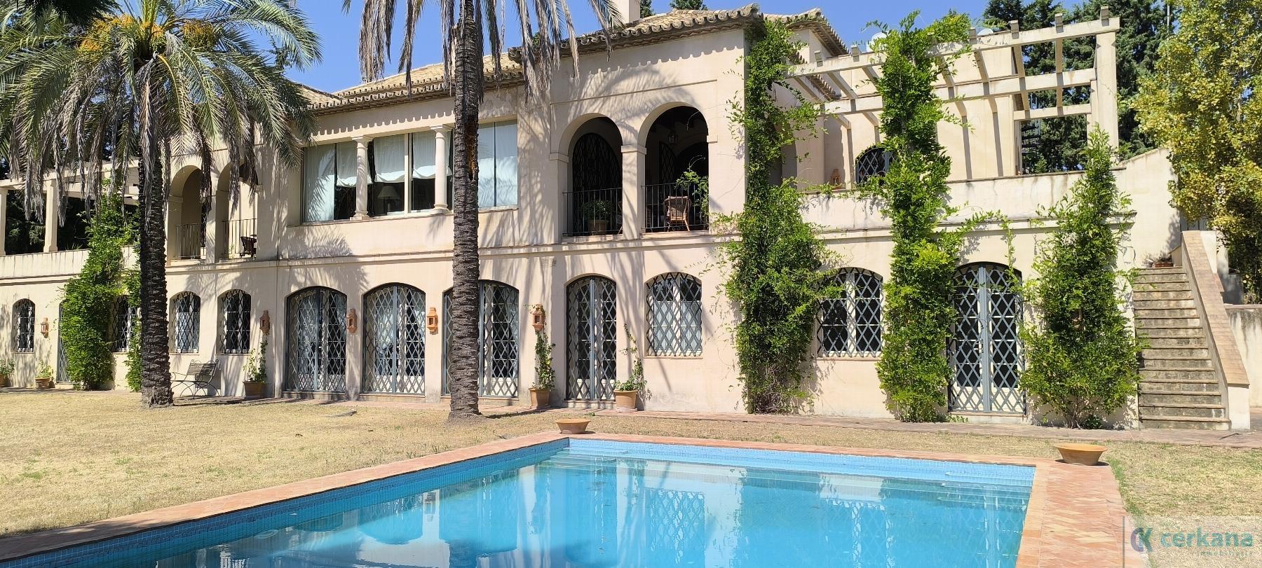 For sale of chalet in Tomares