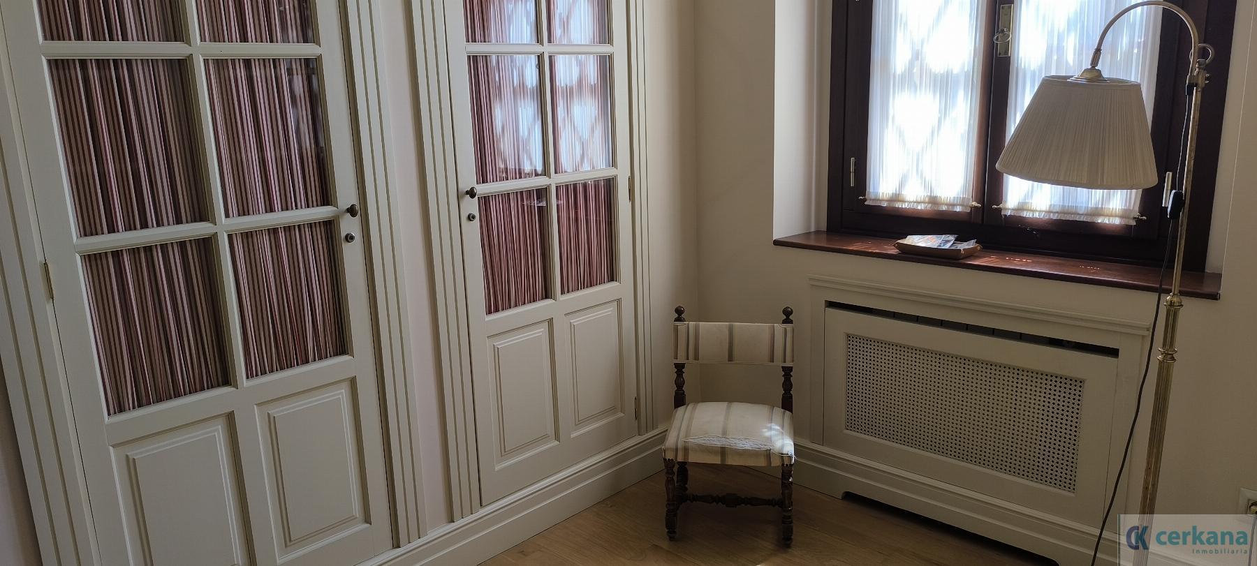 For sale of chalet in Tomares