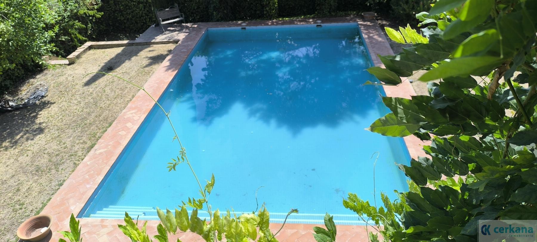 For sale of chalet in Tomares