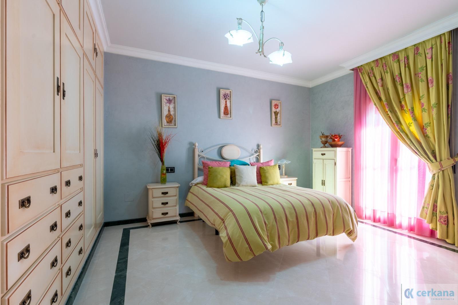 Venta de chalet en Sanlúcar la Mayor