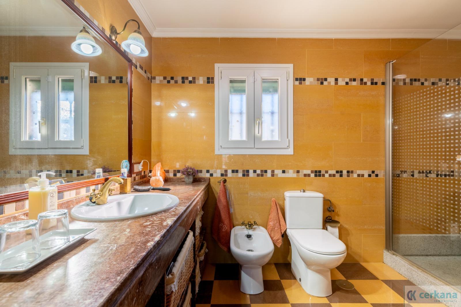 Venta de chalet en Sanlúcar la Mayor