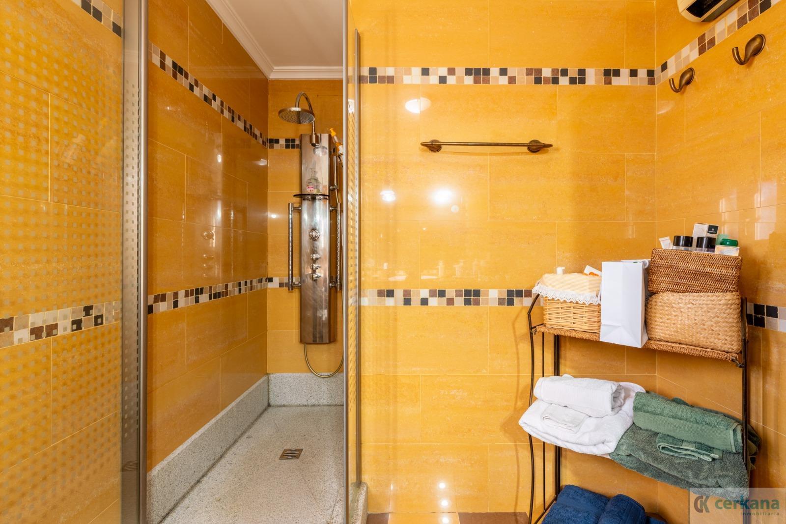 Venta de chalet en Sanlúcar la Mayor