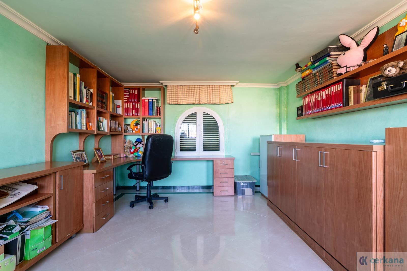 Venta de chalet en Sanlúcar la Mayor