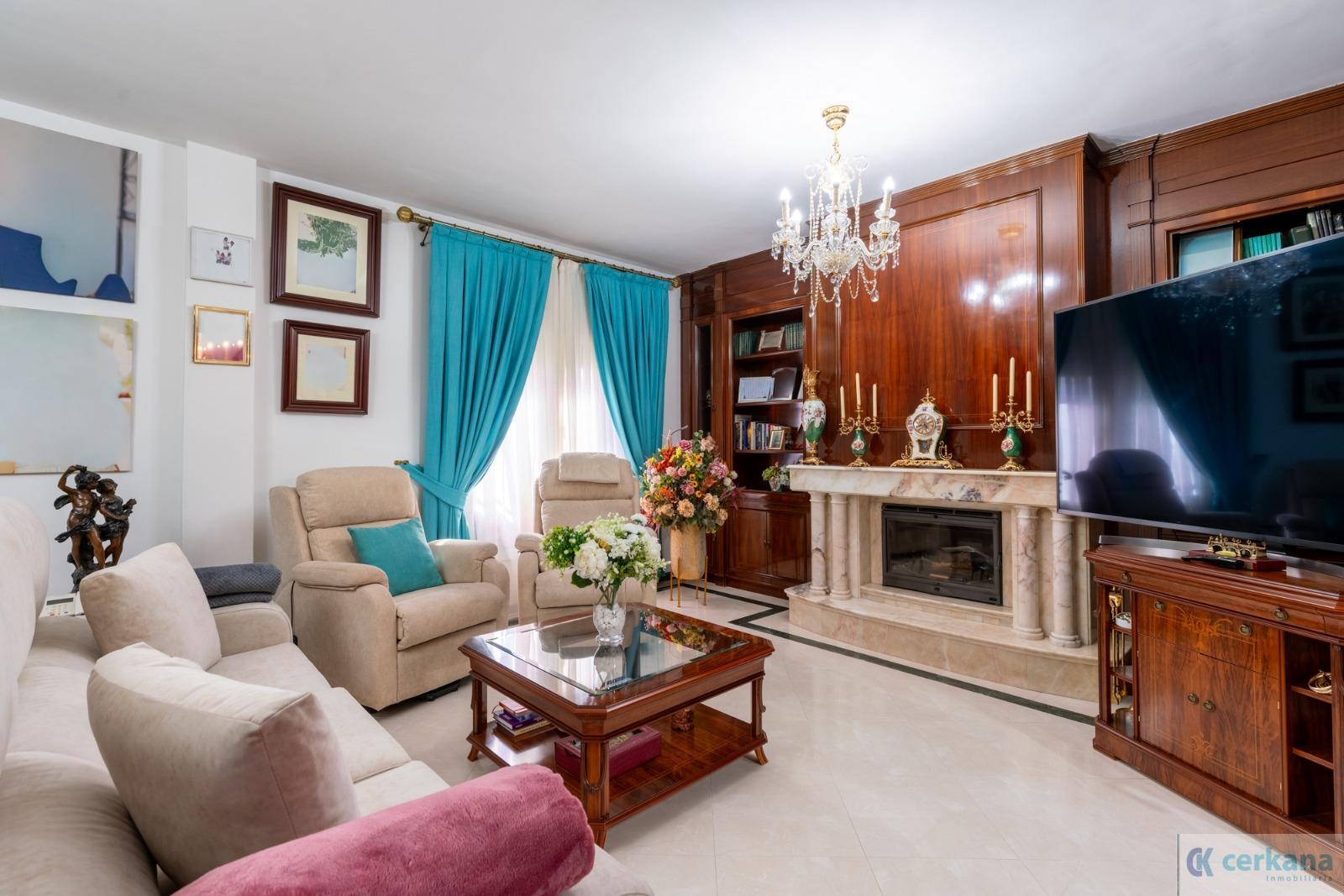 Venta de chalet en Sanlúcar la Mayor