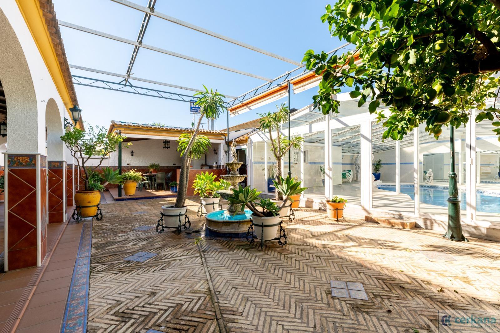 Venta de chalet en Sanlúcar la Mayor