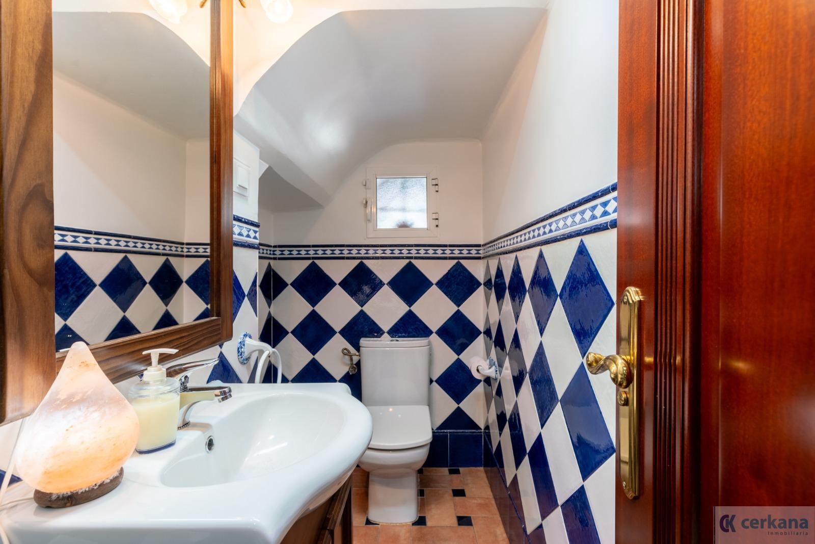 Venta de chalet en Sanlúcar la Mayor