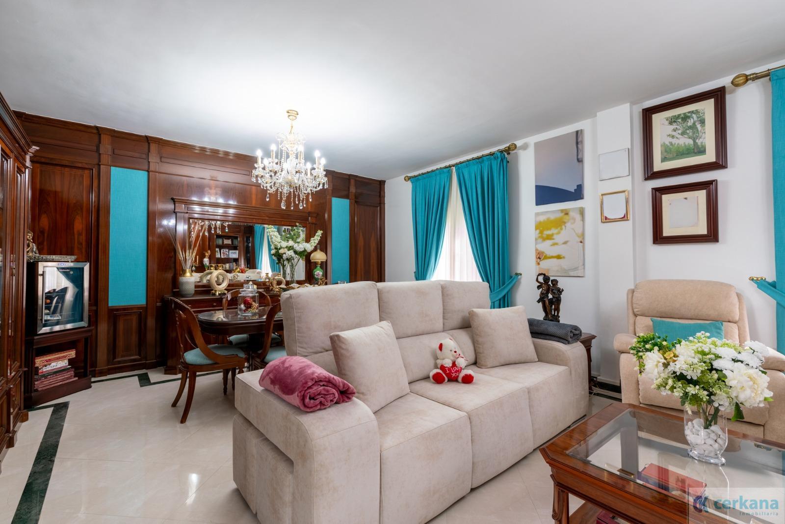 Venta de chalet en Sanlúcar la Mayor