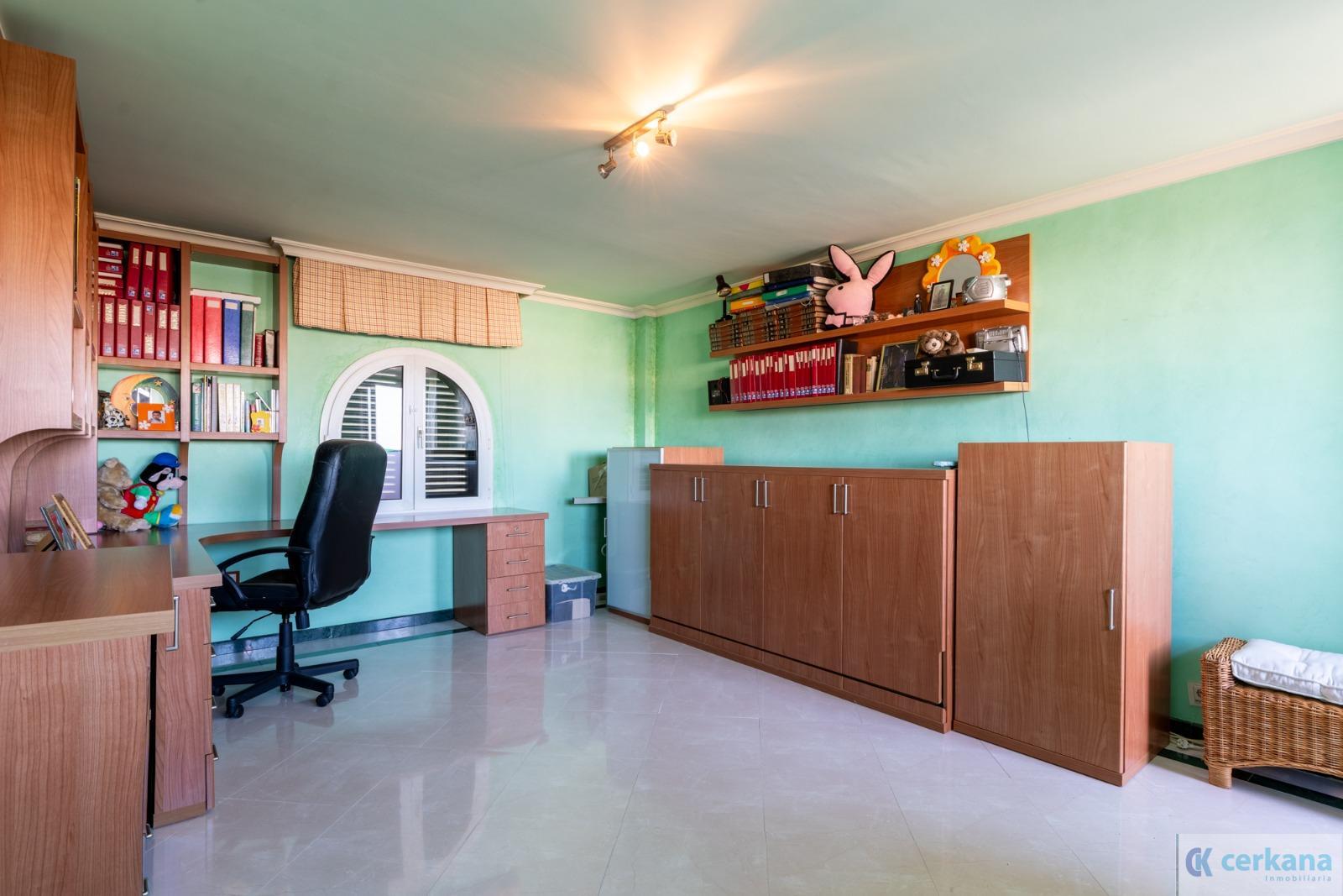 Venta de chalet en Sanlúcar la Mayor