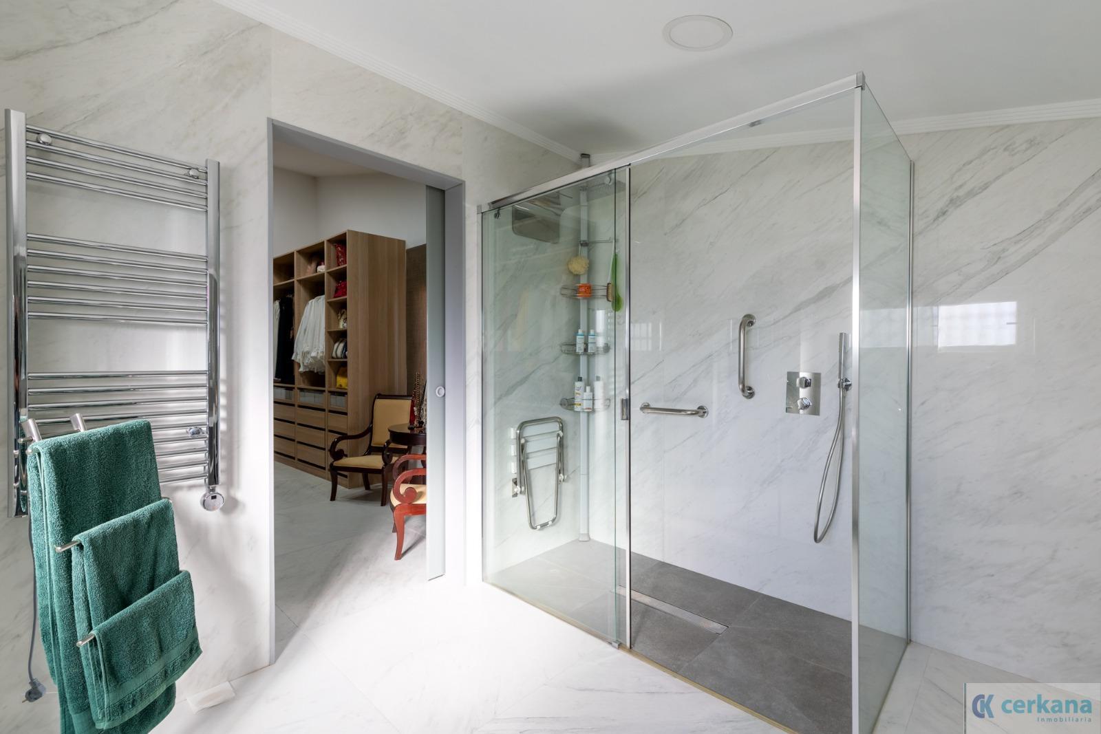 Venta de chalet en Sanlúcar la Mayor