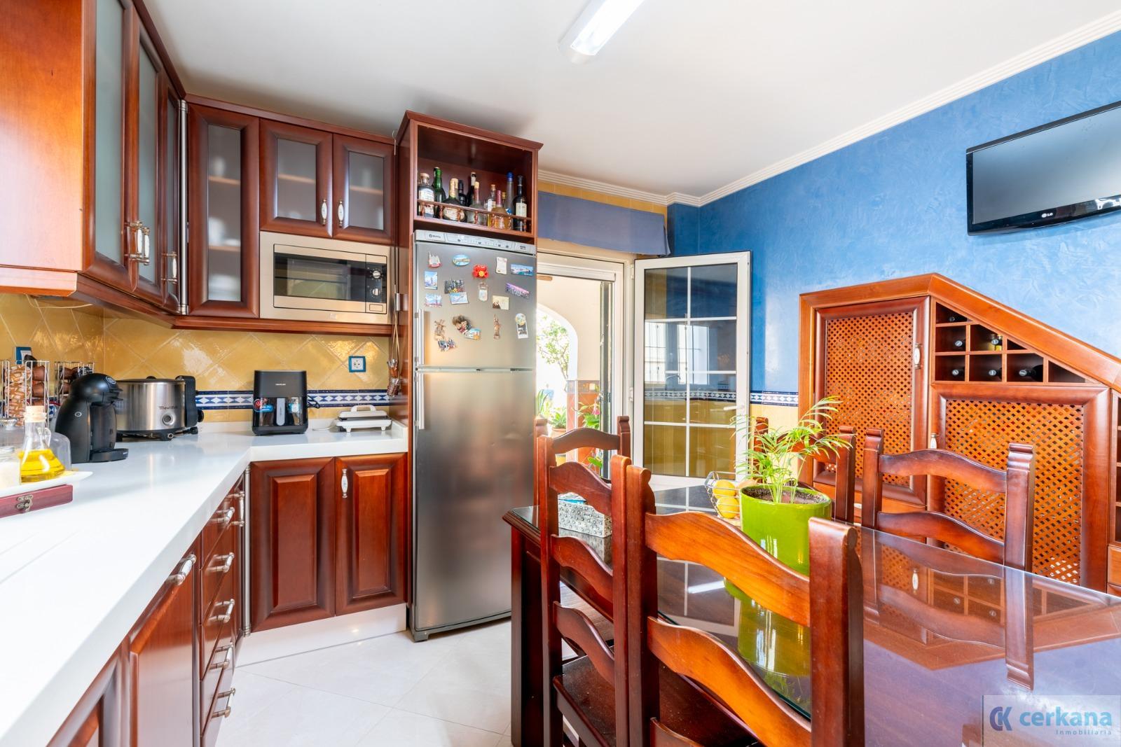 Venta de chalet en Sanlúcar la Mayor