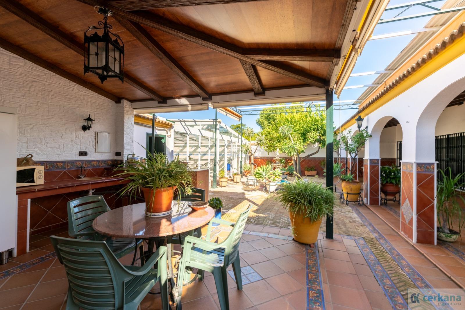 Venta de chalet en Sanlúcar la Mayor