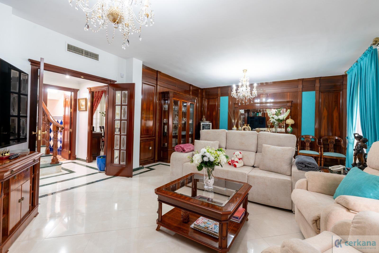 Venta de chalet en Sanlúcar la Mayor