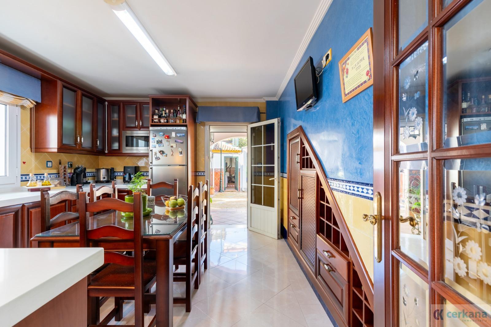 Venta de chalet en Sanlúcar la Mayor