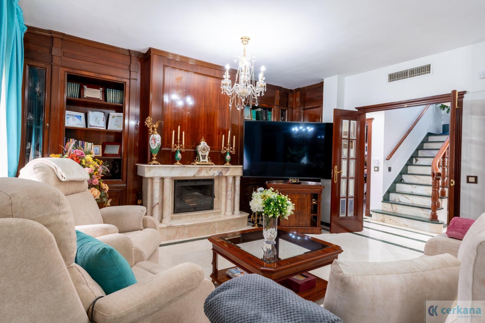 Venta de chalet en Sanlúcar la Mayor