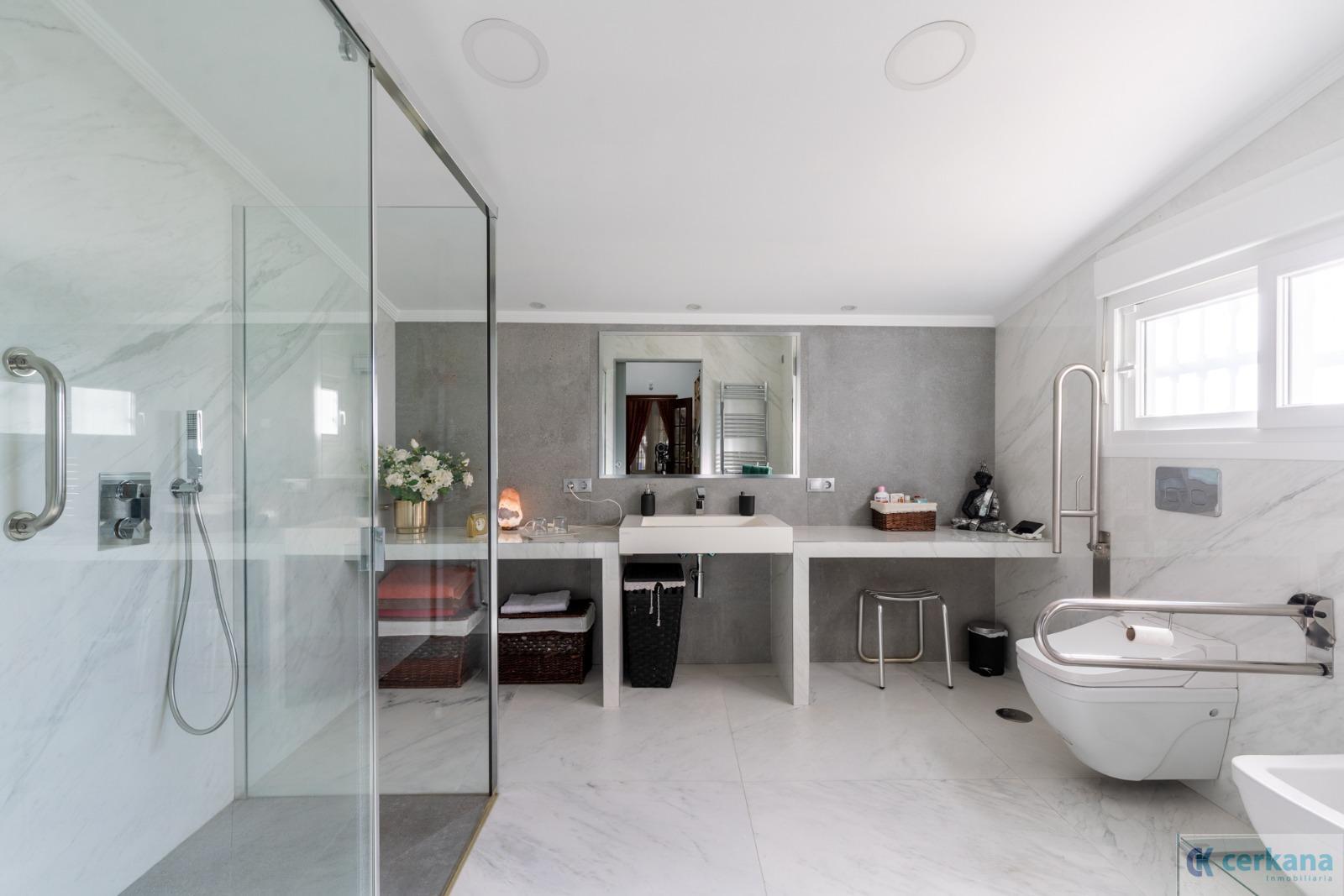 Venta de chalet en Sanlúcar la Mayor