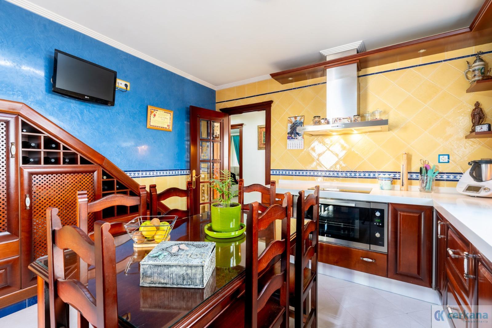 Venta de chalet en Sanlúcar la Mayor