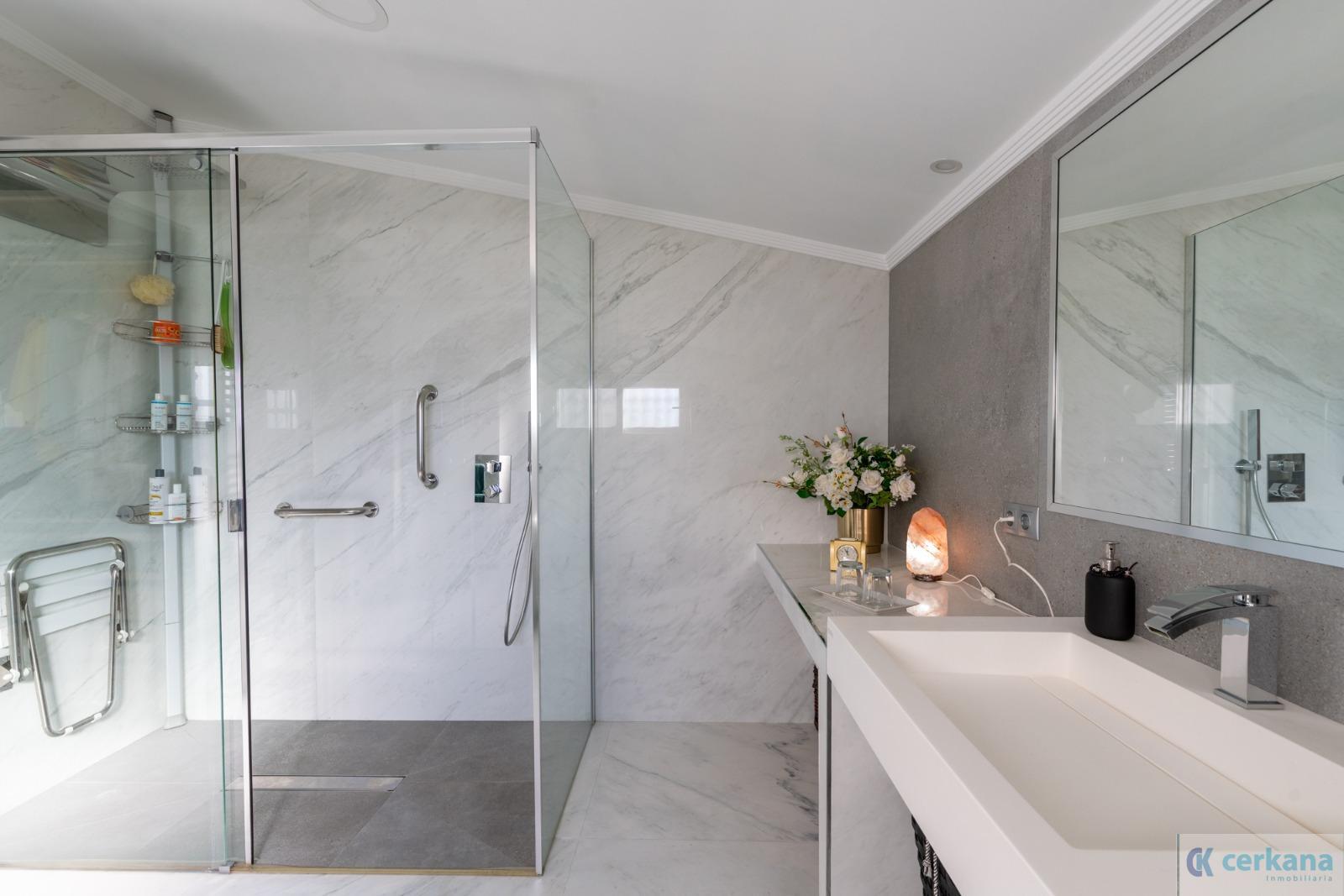 Venta de chalet en Sanlúcar la Mayor