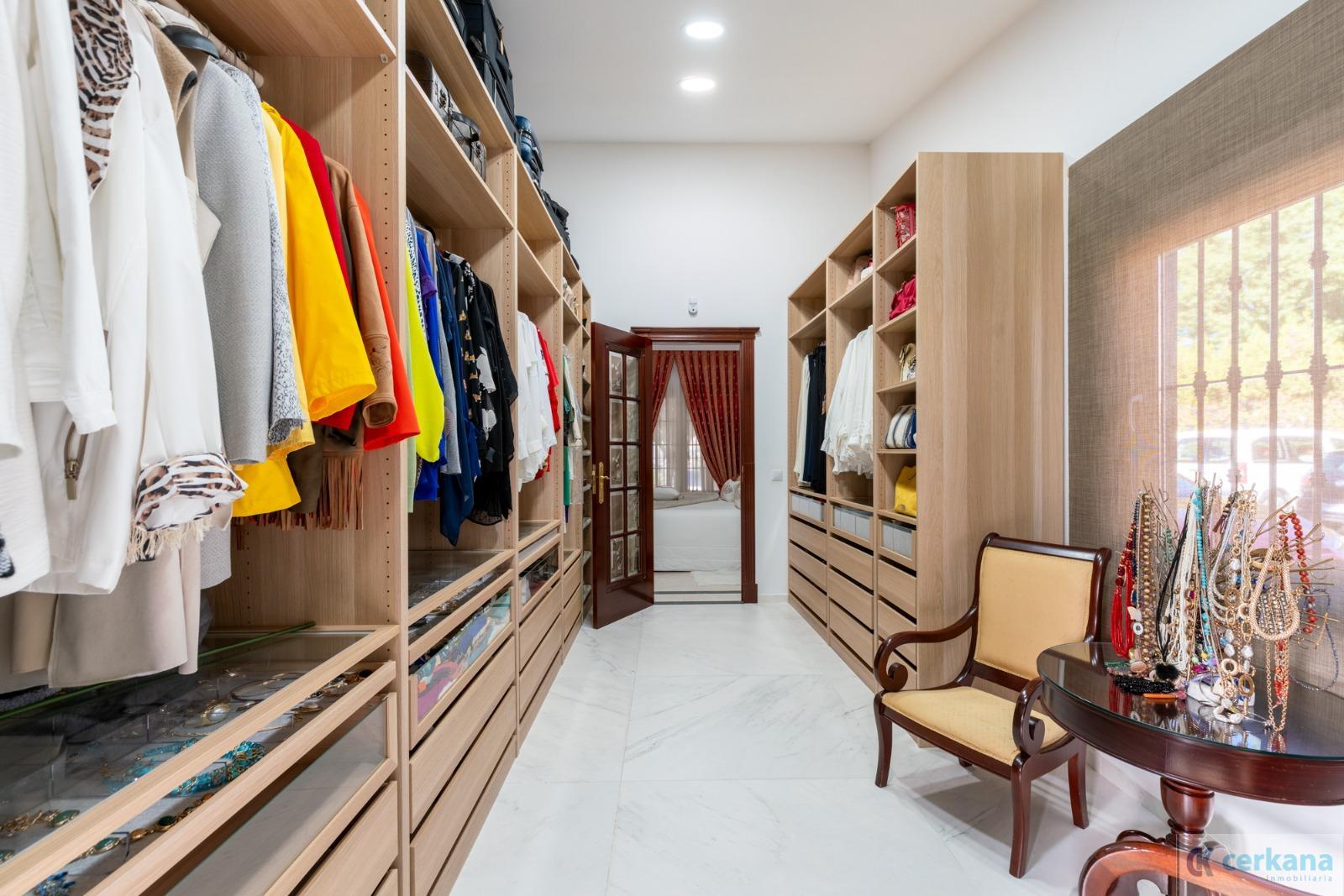 Venta de chalet en Sanlúcar la Mayor