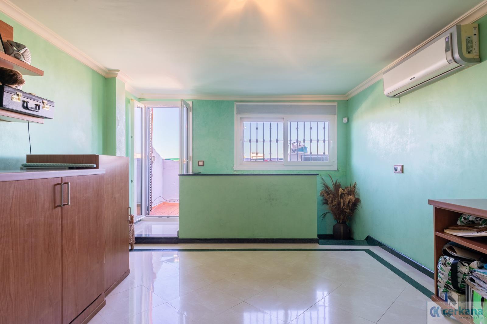 Venta de chalet en Sanlúcar la Mayor