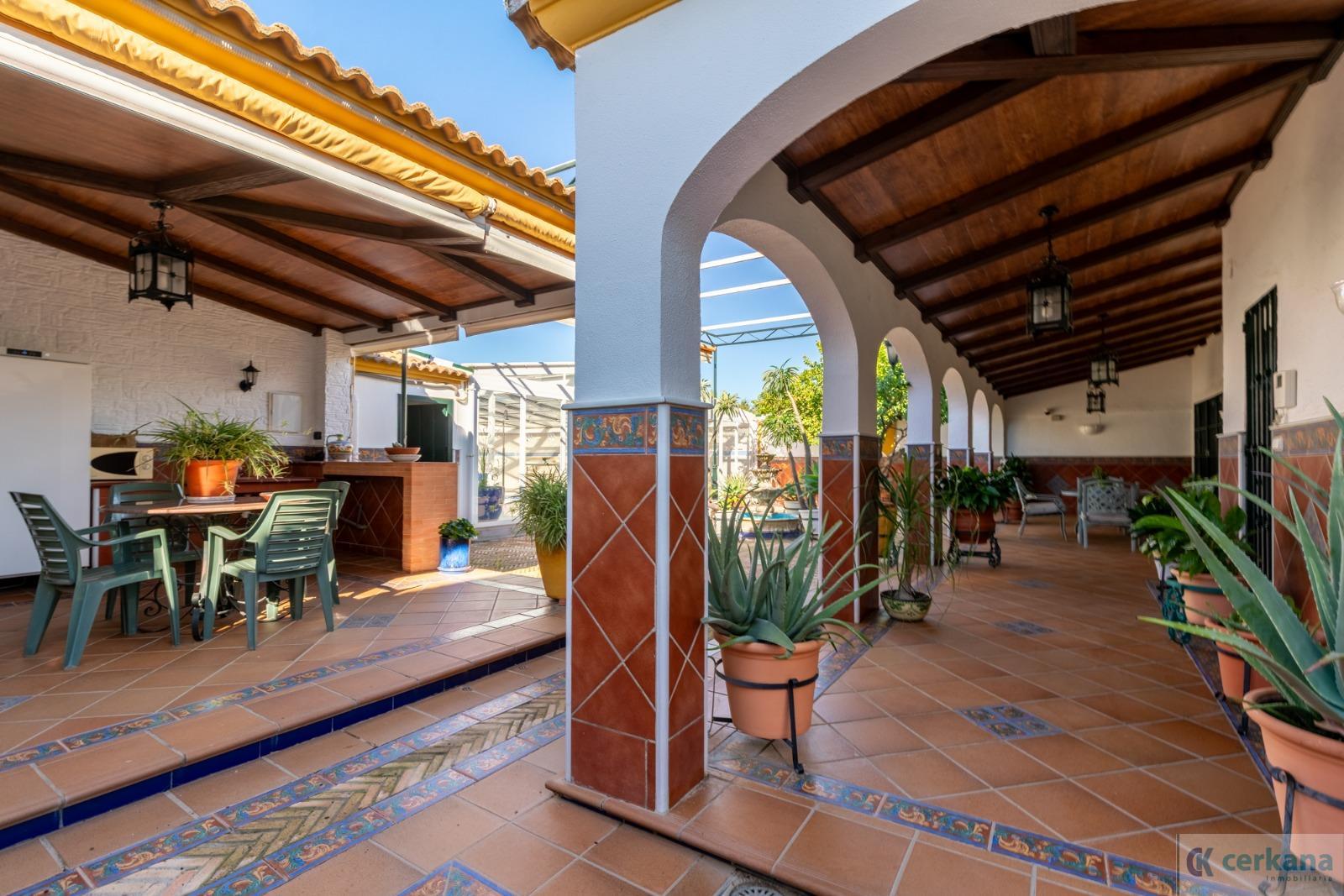 Venta de chalet en Sanlúcar la Mayor