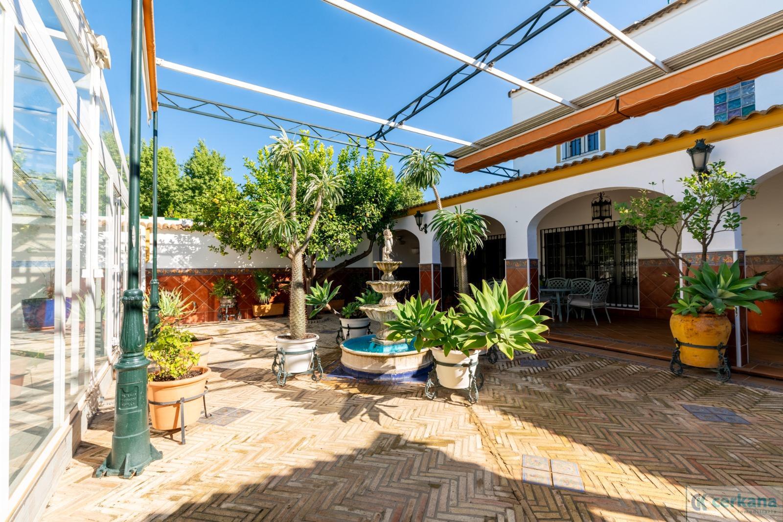 Venta de chalet en Sanlúcar la Mayor