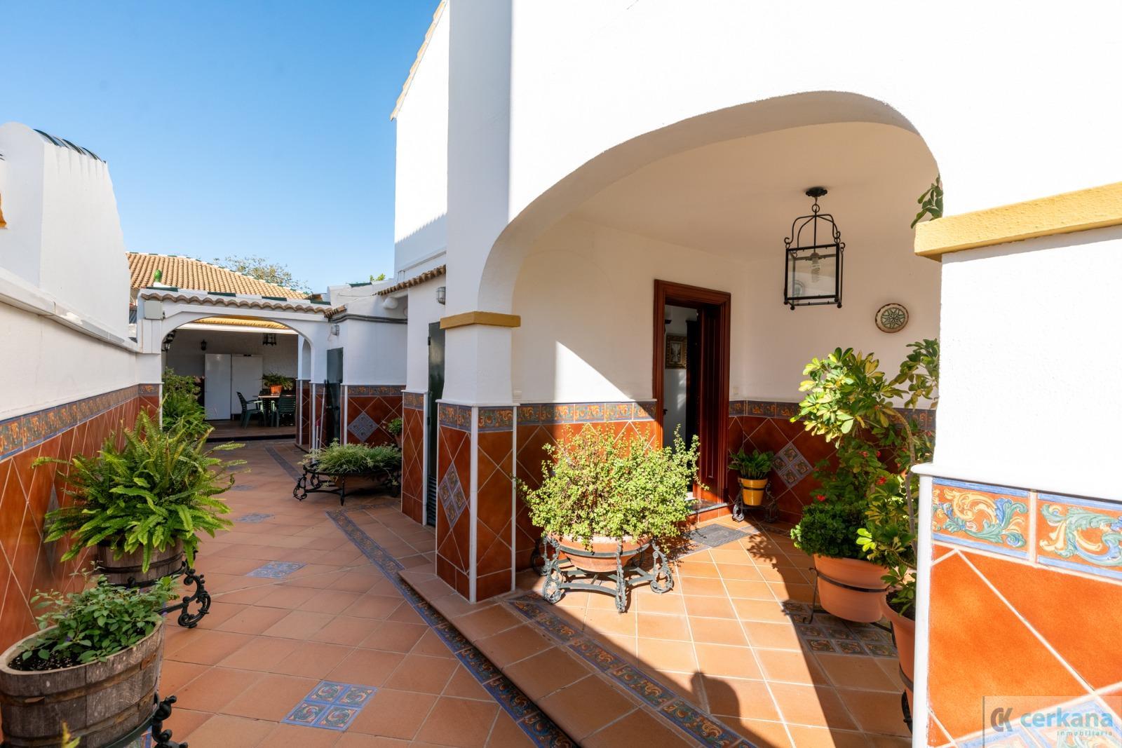 Venta de chalet en Sanlúcar la Mayor