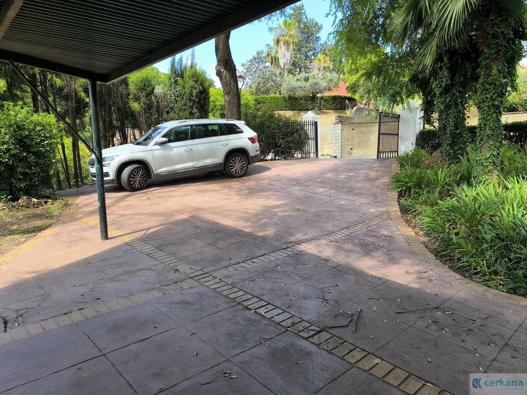 Venta de chalet en Tomares
