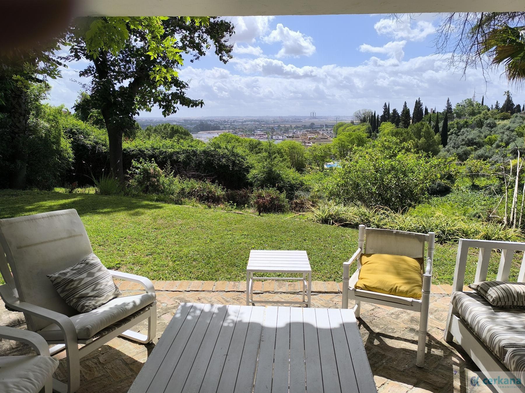 Venta de chalet en Tomares
