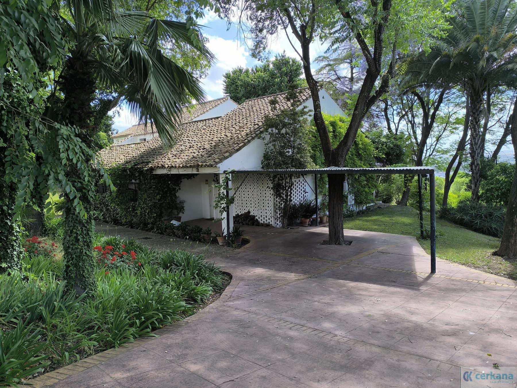Venta de chalet en Tomares