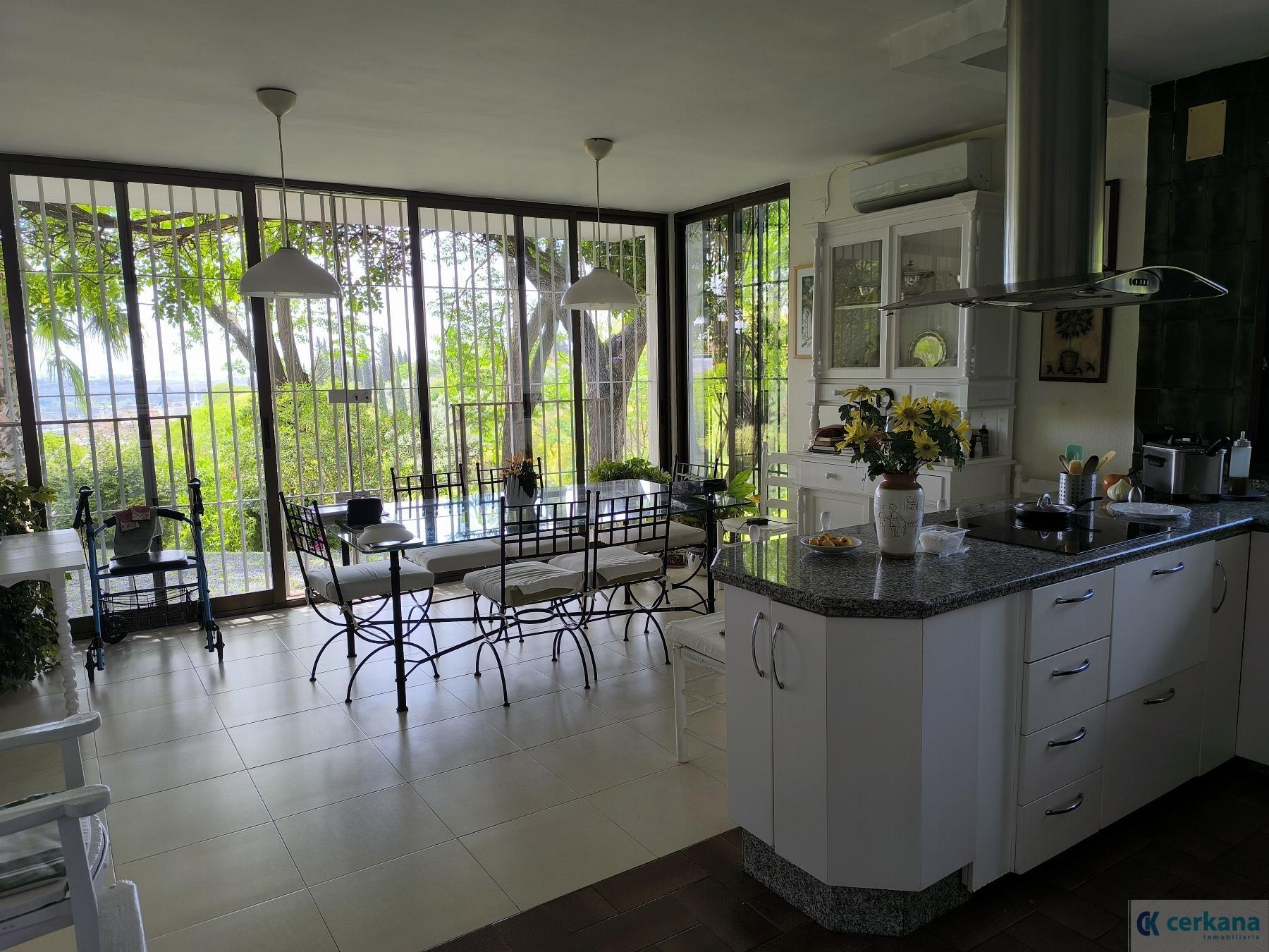 Venta de chalet en Tomares