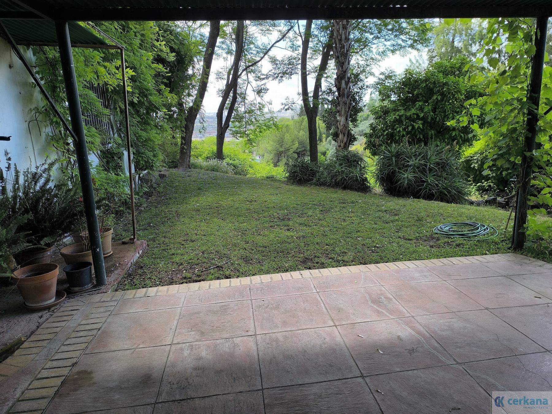 Venta de chalet en Tomares