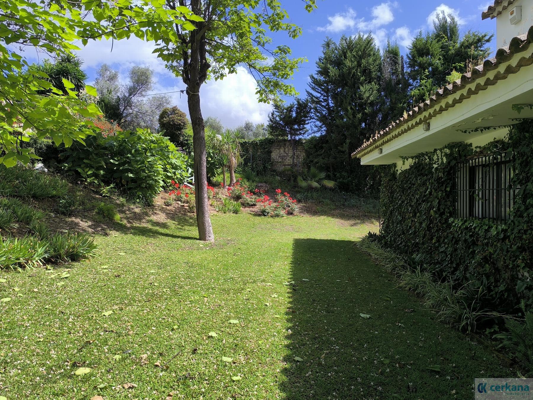 Venta de chalet en Tomares