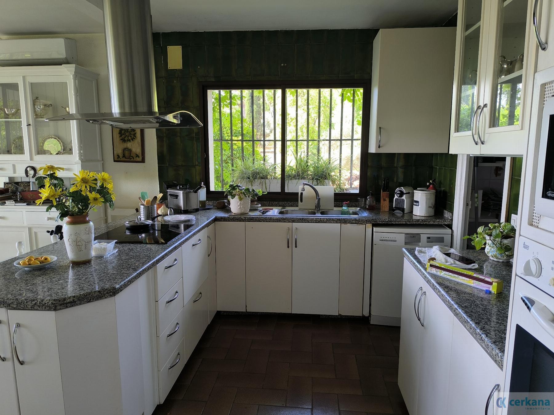 Venta de chalet en Tomares