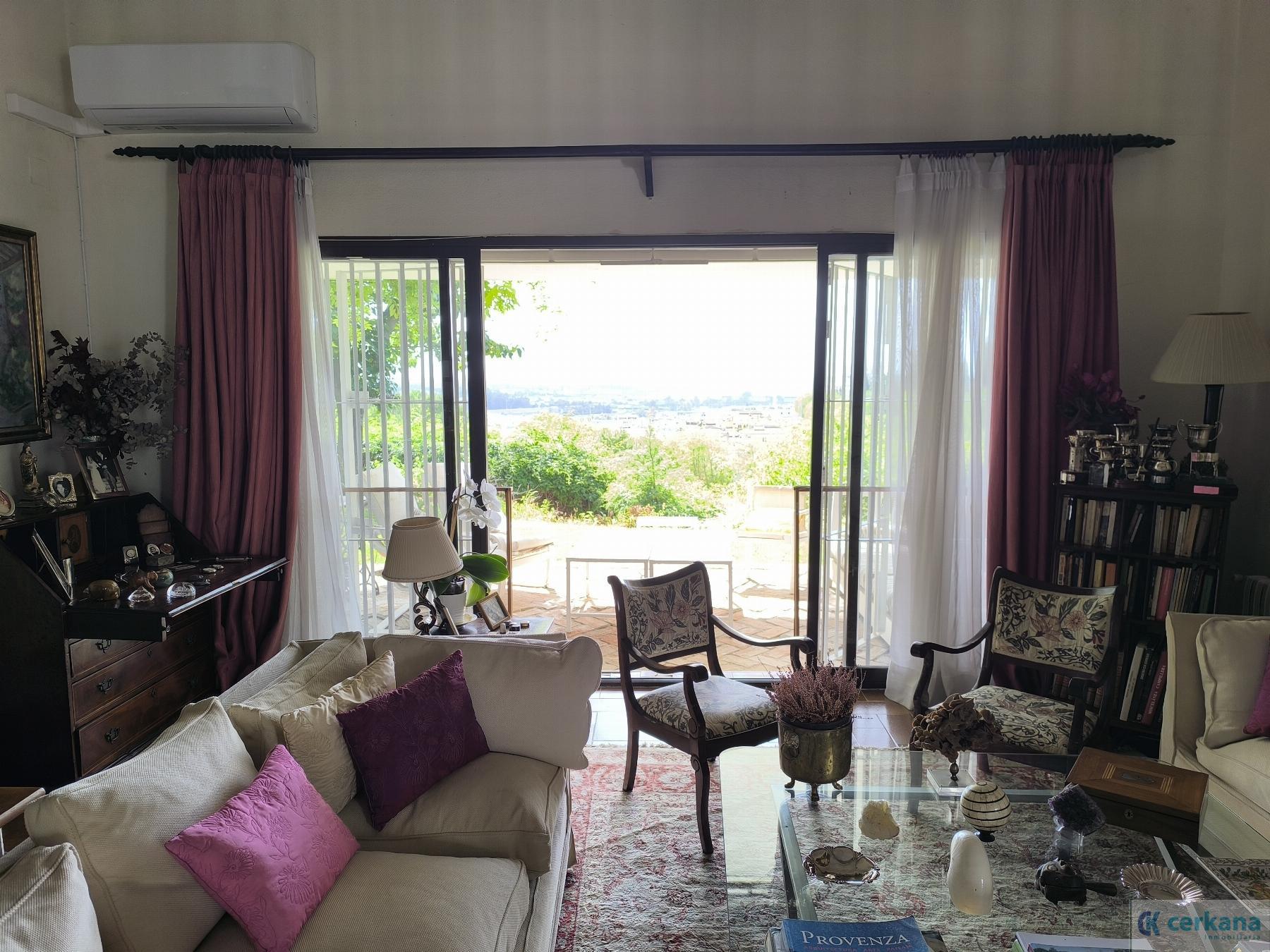 Venta de chalet en Tomares