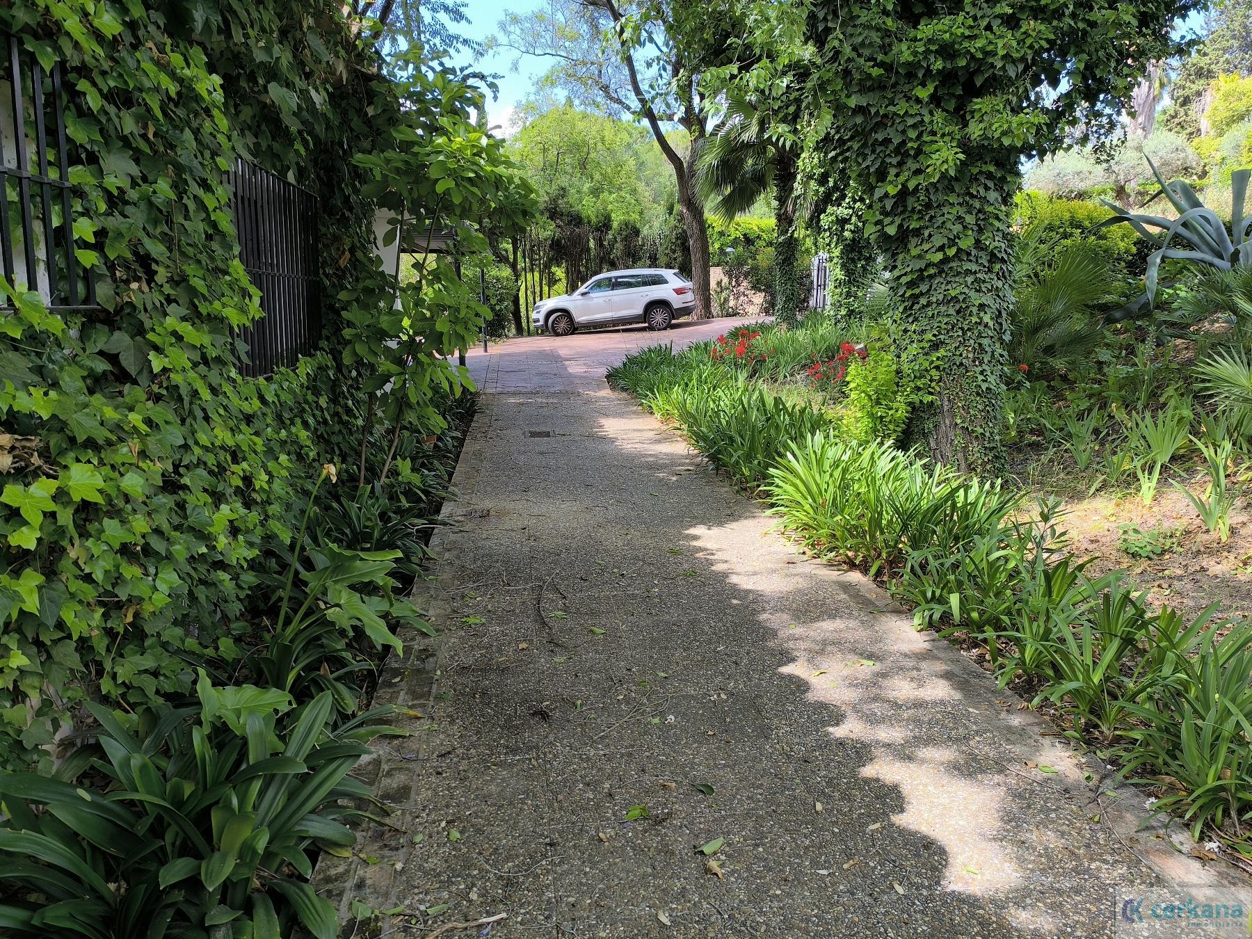 Venta de chalet en Tomares