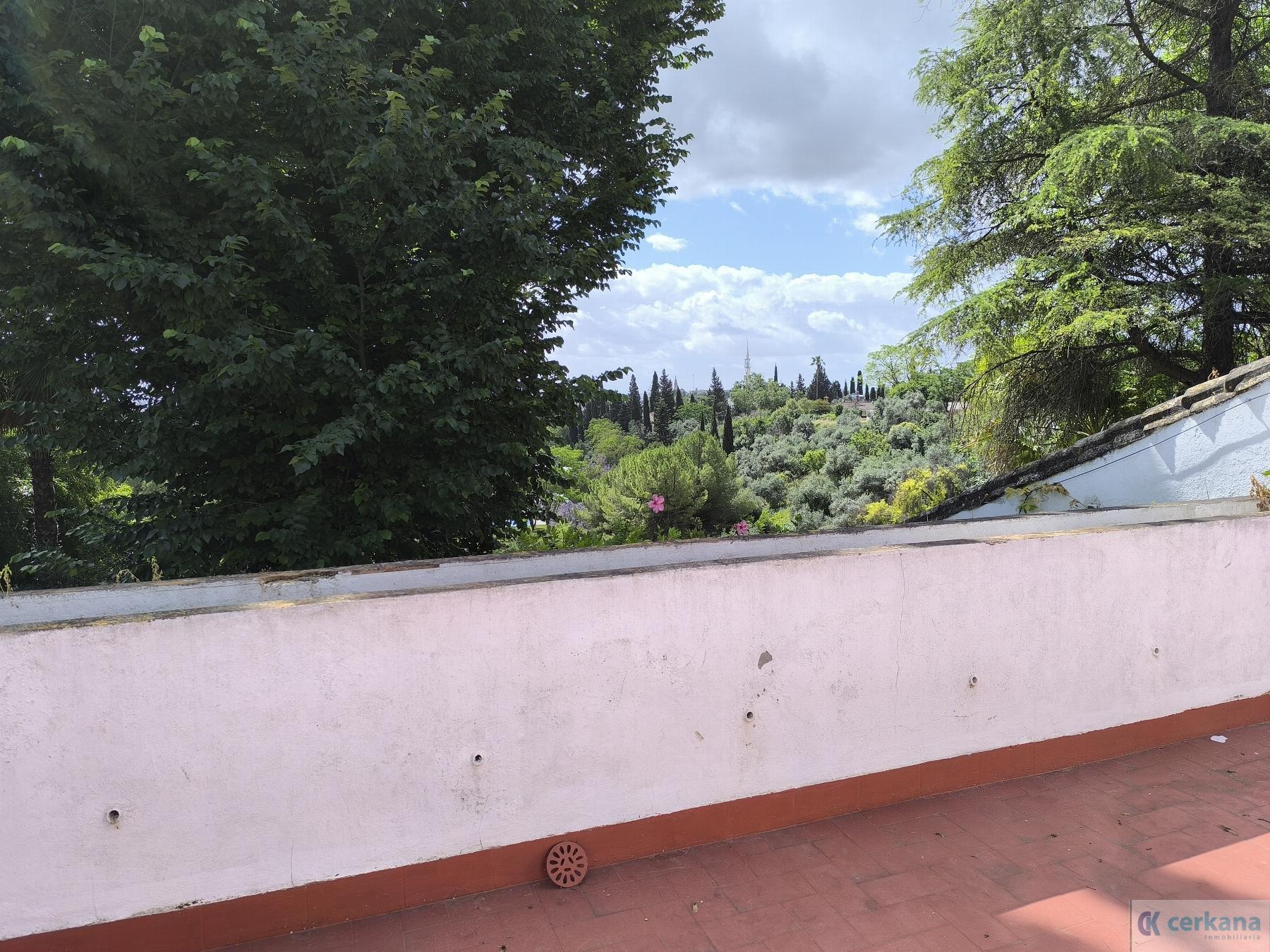 Venta de chalet en Tomares