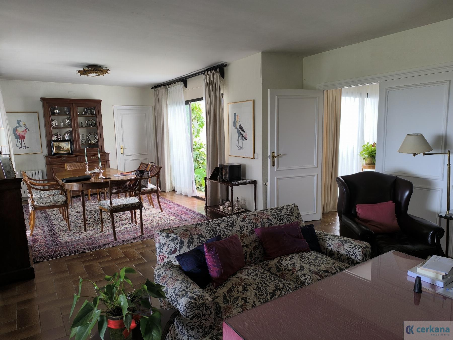 Venta de chalet en Tomares