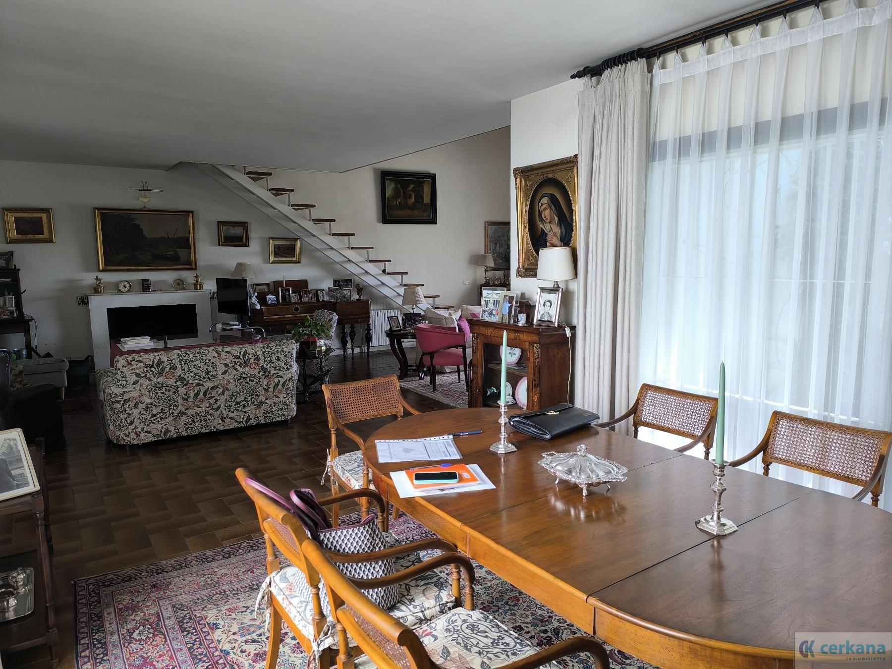 Venta de chalet en Tomares